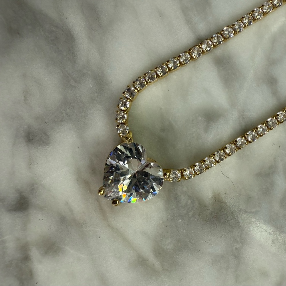 Elegant Gold Heart Pendant Necklace